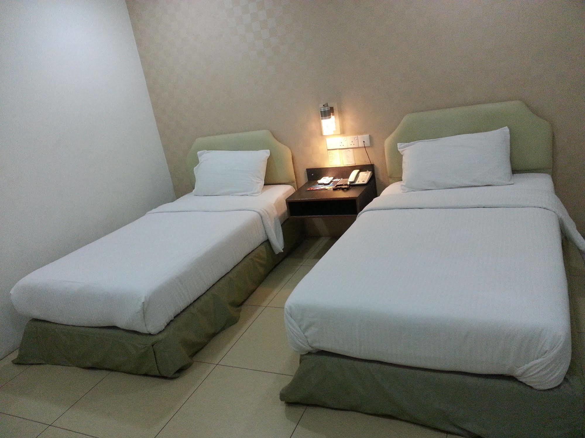 Hotel Avenue Kuantan Bagian luar foto