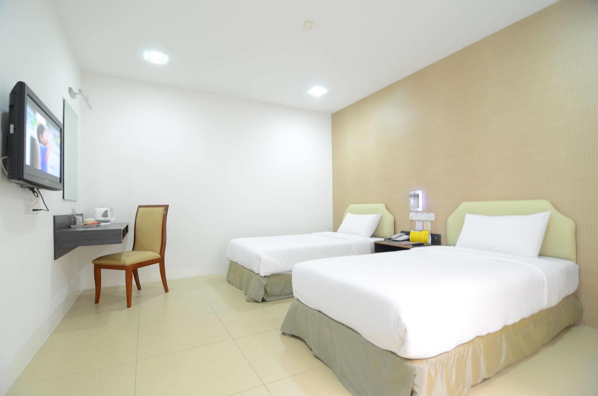Hotel Avenue Kuantan Bagian luar foto