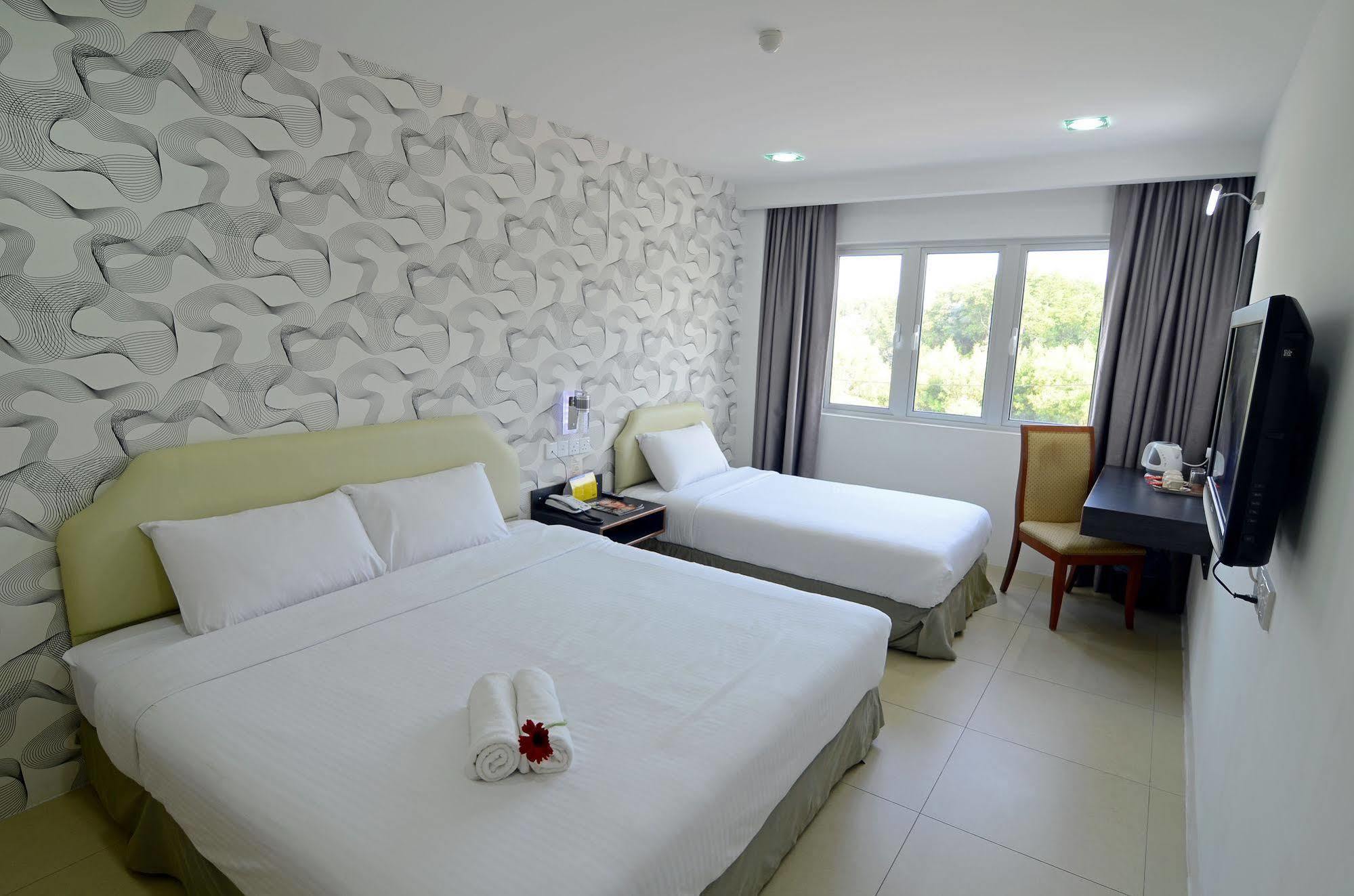 Hotel Avenue Kuantan Bagian luar foto