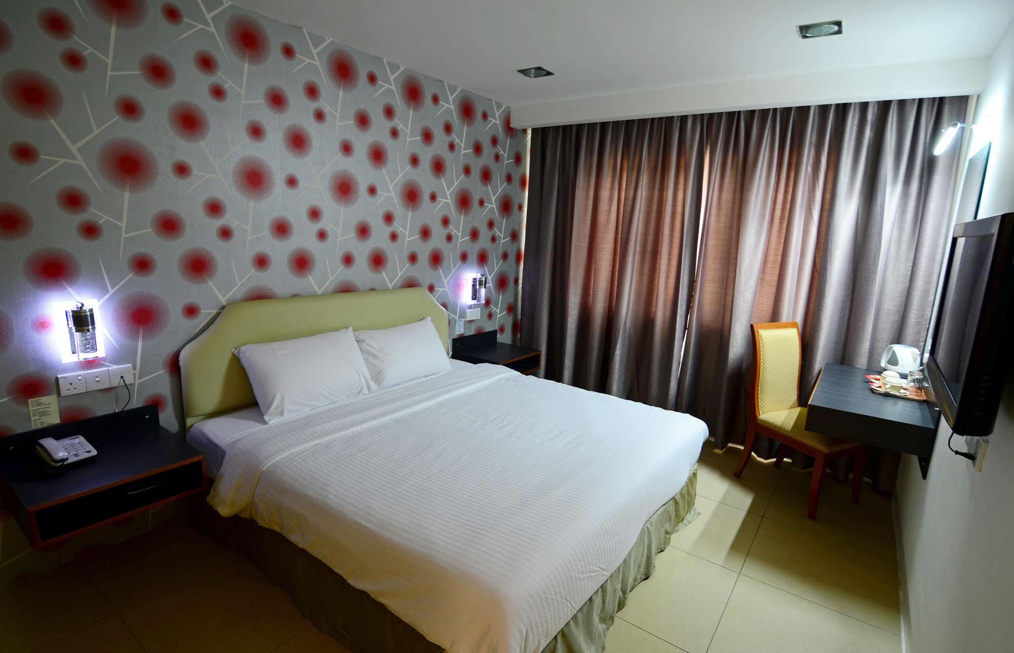 Hotel Avenue Kuantan Bagian luar foto