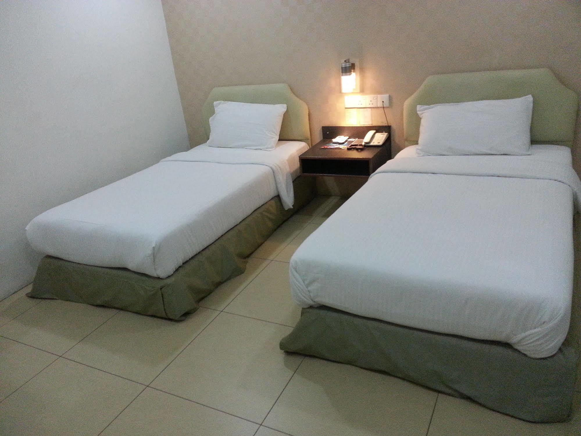 Hotel Avenue Kuantan Bagian luar foto