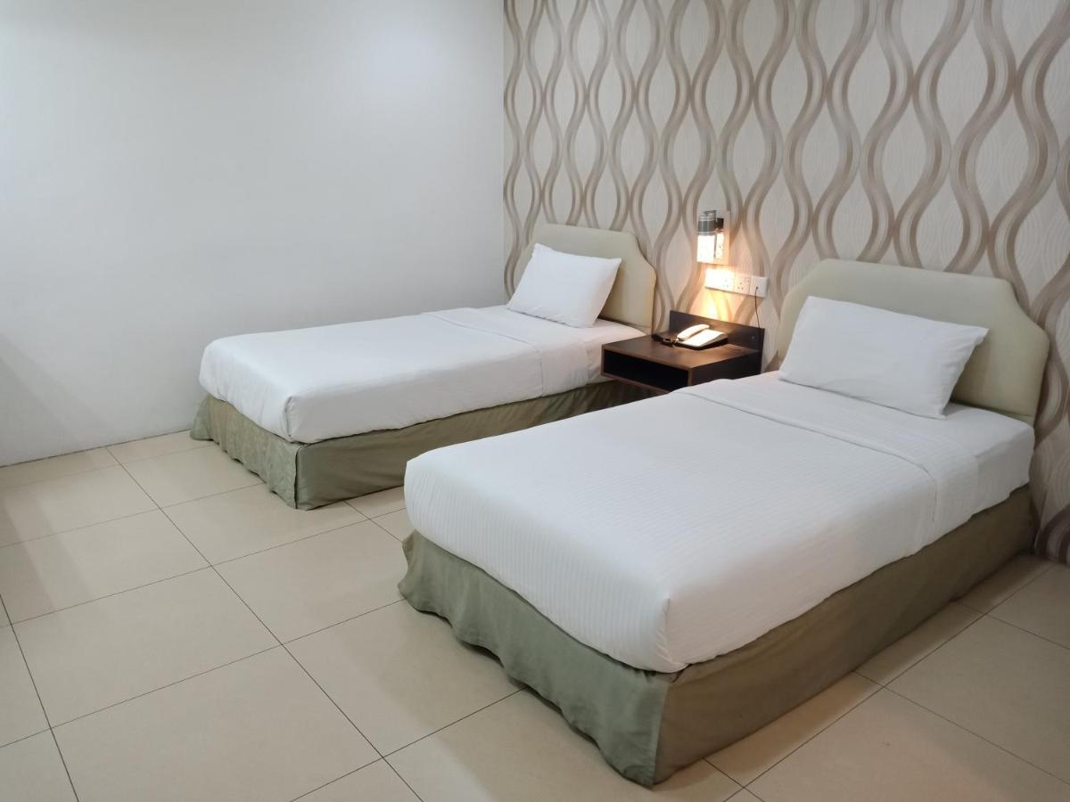 Hotel Avenue Kuantan Bagian luar foto