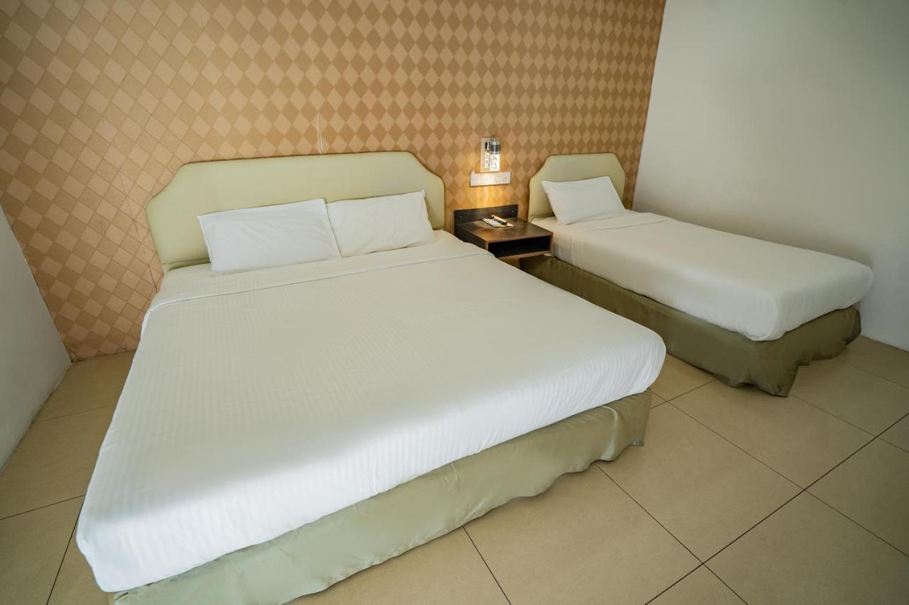 Hotel Avenue Kuantan Bagian luar foto