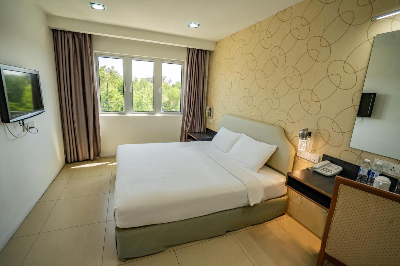 Hotel Avenue Kuantan Bagian luar foto