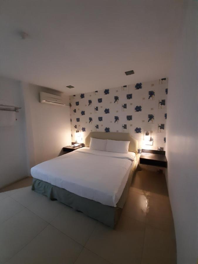 Hotel Avenue Kuantan Bagian luar foto
